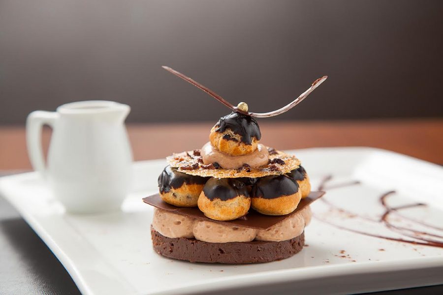 A bela Delices au Chocolat, com várias texturas de chocolate, na bela foto de Thamires Valério
