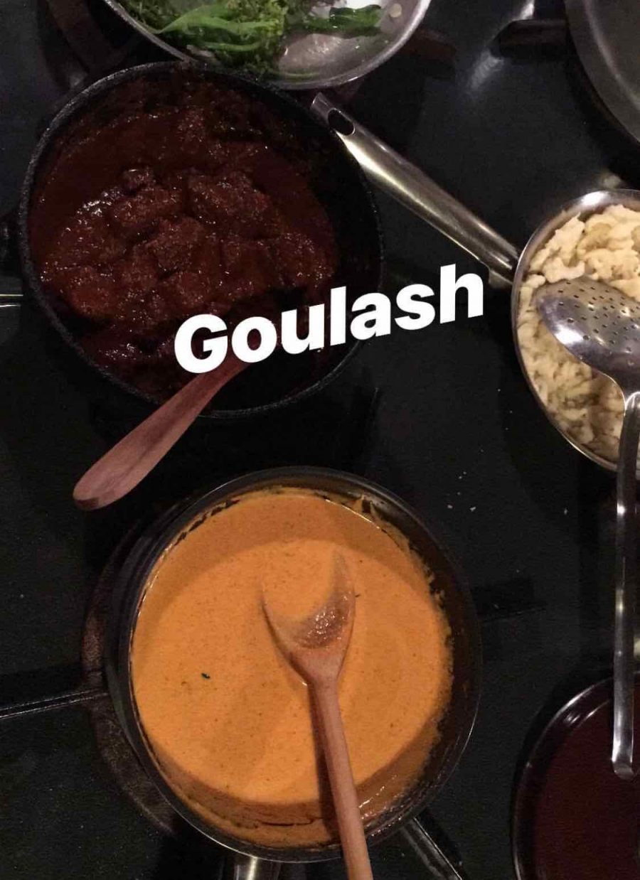 Goulash, spetzl e molho de páprica