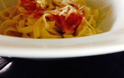 Receitas básicas: molho de tomate e bolo de chocolate