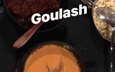 Goulash, spetzl e molho de páprica